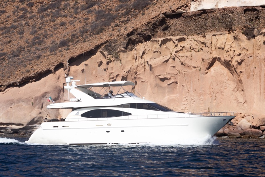 Yate MR BU navegando en Los Cabos